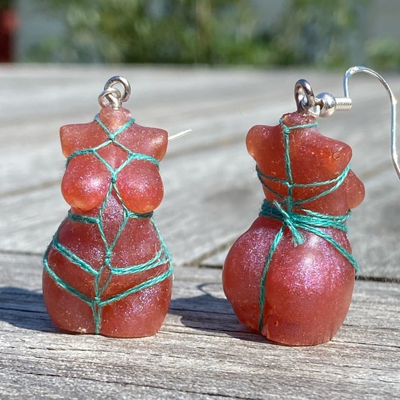 Plus size goddess earrings with shibari tie